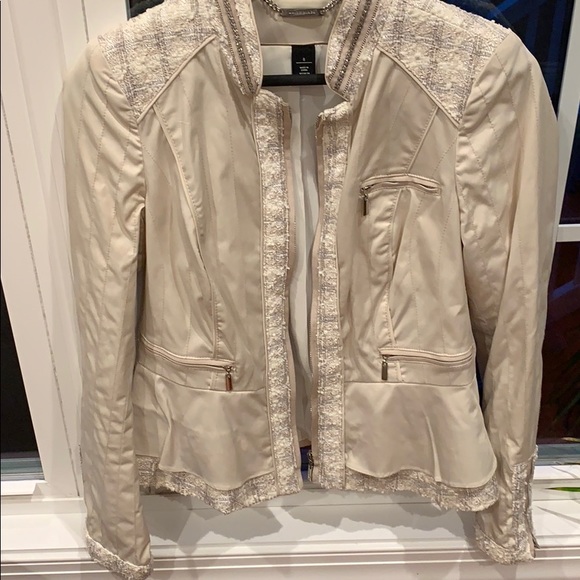 Blazer - Picture 2 of 7